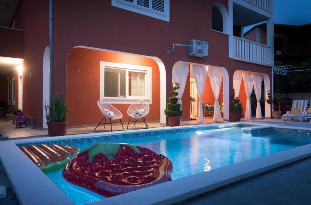 Villa J&J Apartments Residence With Swimming Pool Podstrana Exterior foto
